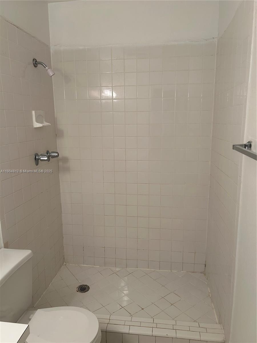 VENETIAN GARDENS AT COUNT - Residential Lease