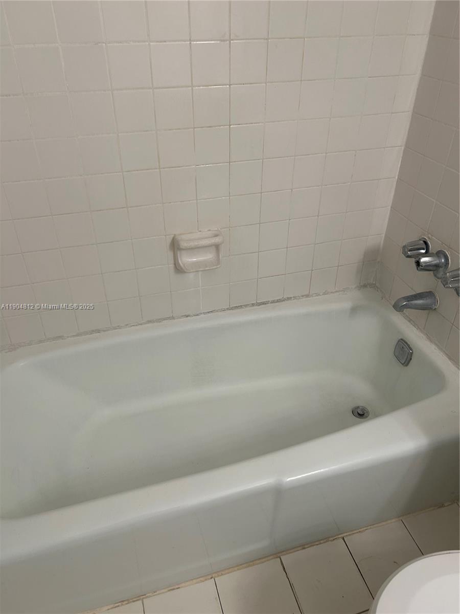 VENETIAN GARDENS AT COUNT - Residential Lease