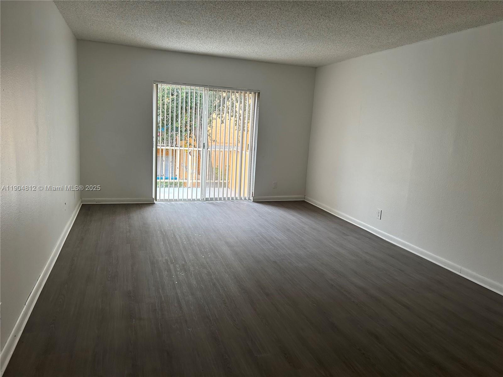 VENETIAN GARDENS AT COUNT - Residential Lease