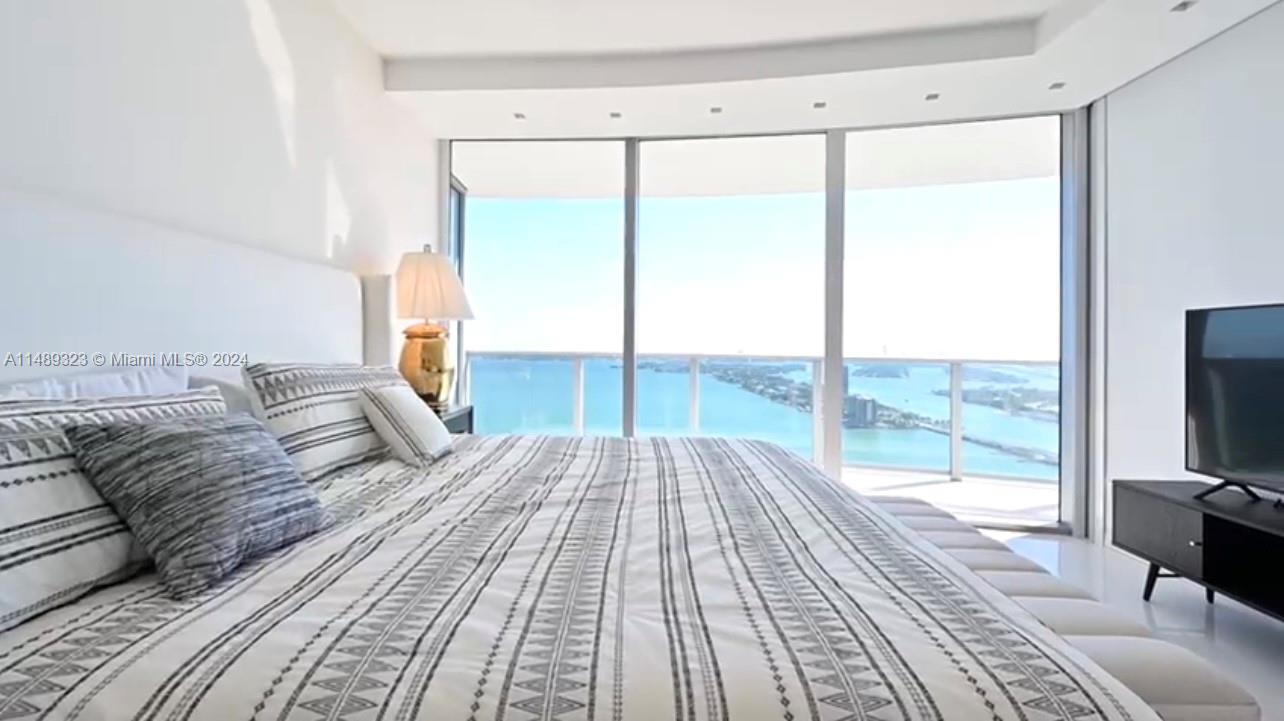 ARIA ON THE BAY CONDO - Residential