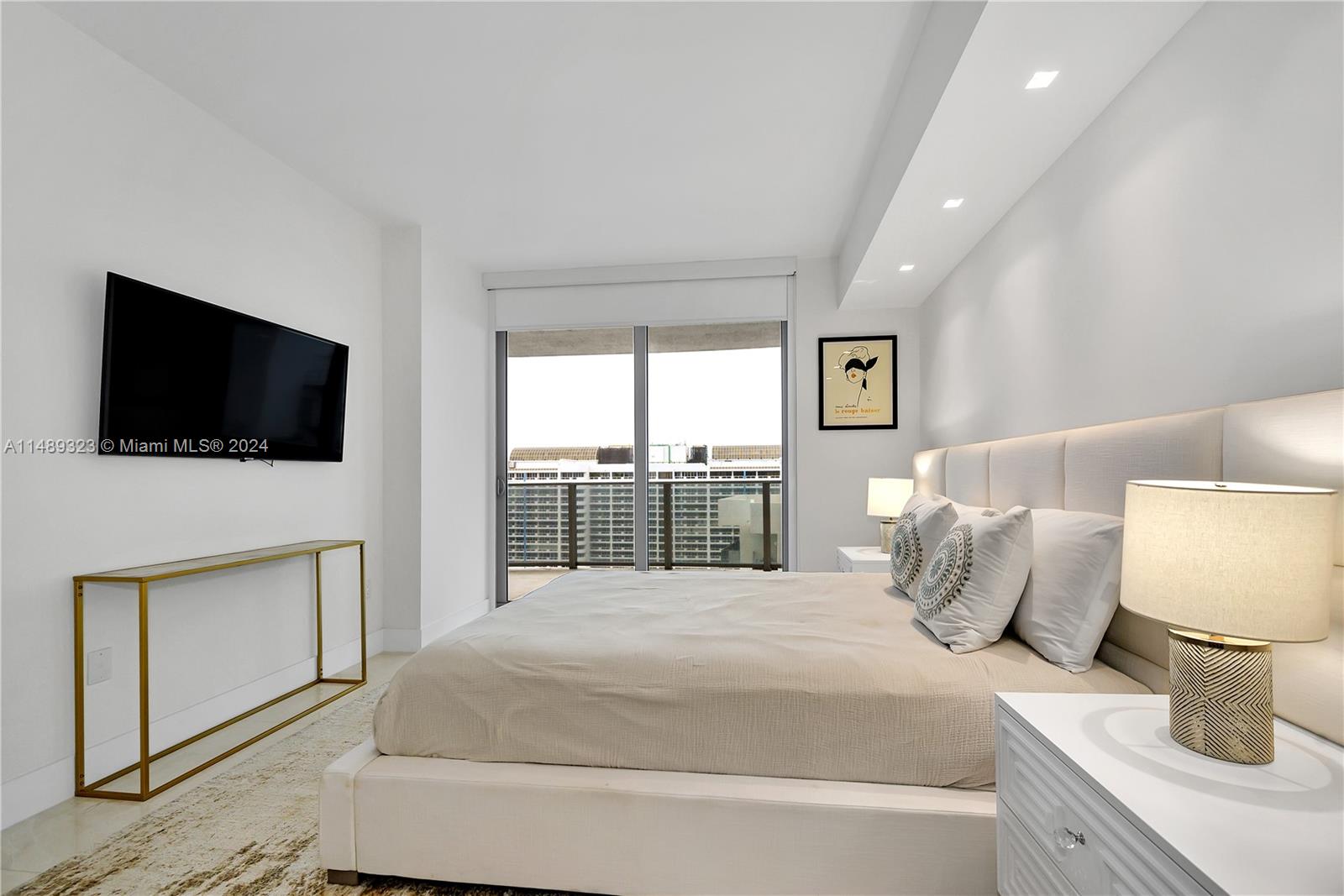 ARIA ON THE BAY CONDO - Residential