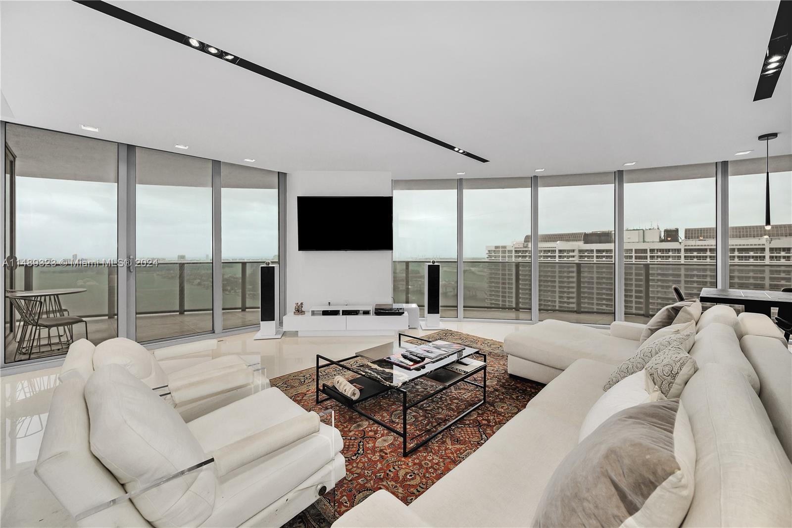 ARIA ON THE BAY CONDO - Residential