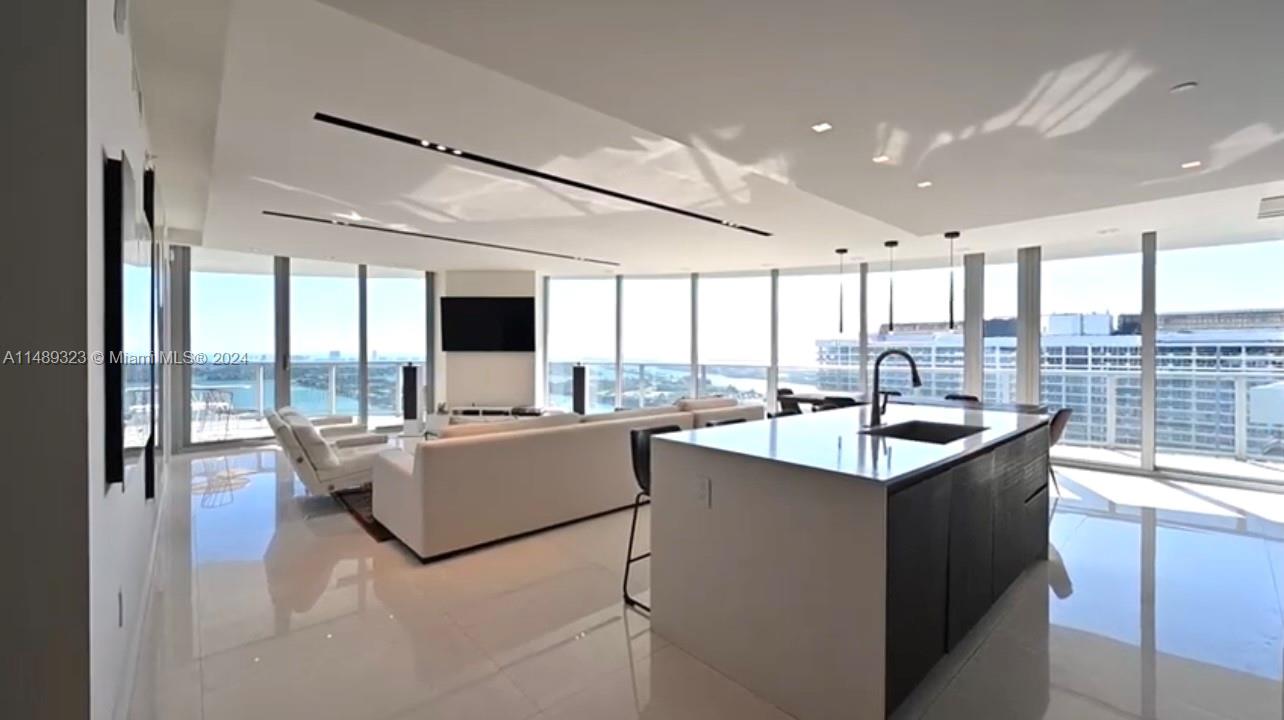 ARIA ON THE BAY CONDO - Residential