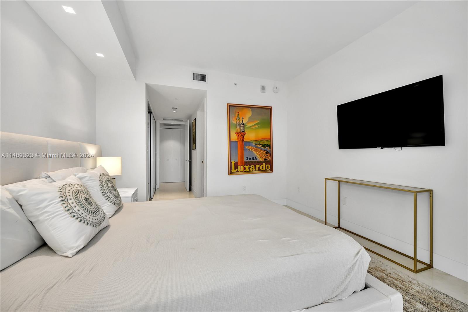 ARIA ON THE BAY CONDO - Residential