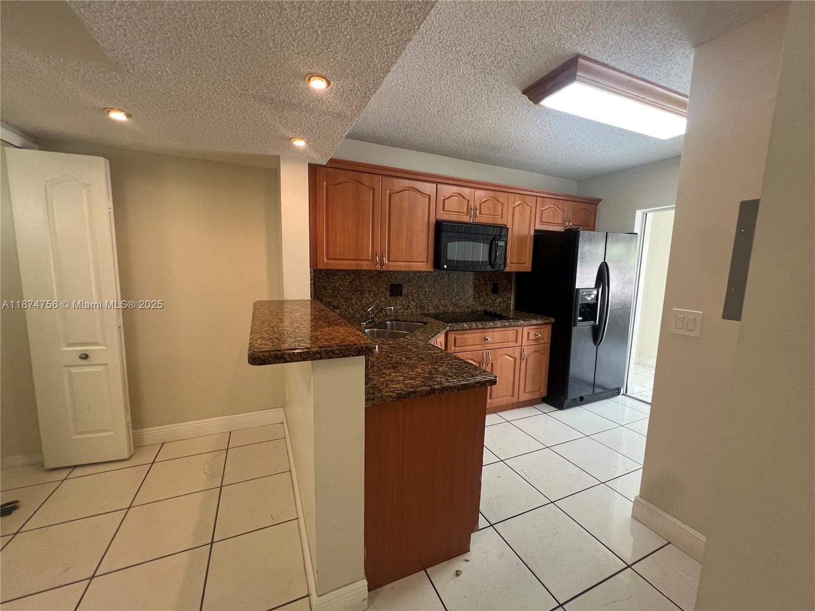 WEST PALM VILLAS V CONDO - Residential Lease