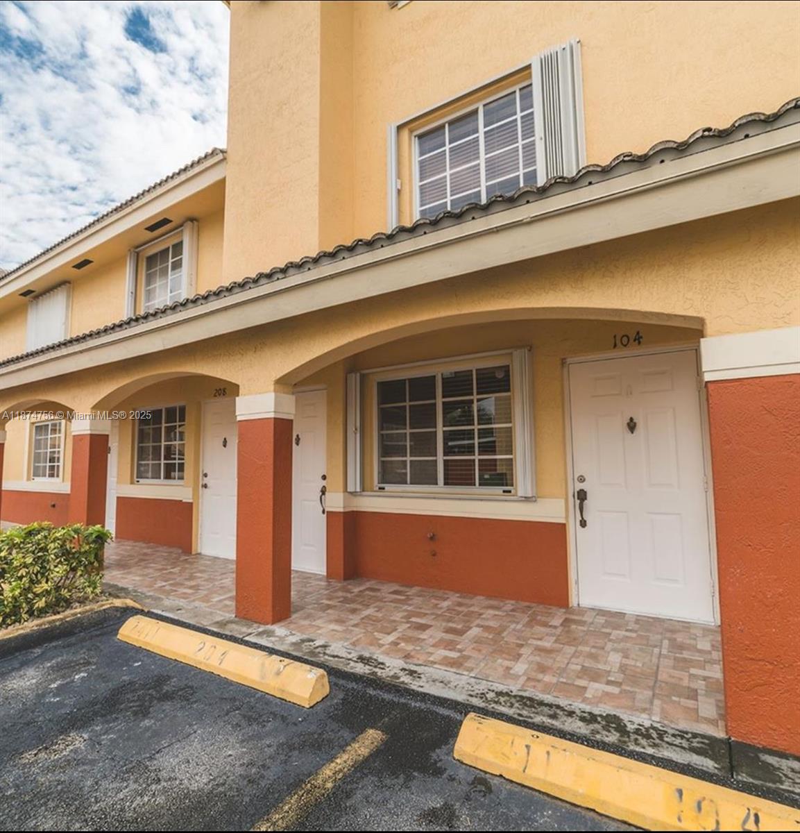 WEST PALM VILLAS V CONDO - Residential Lease