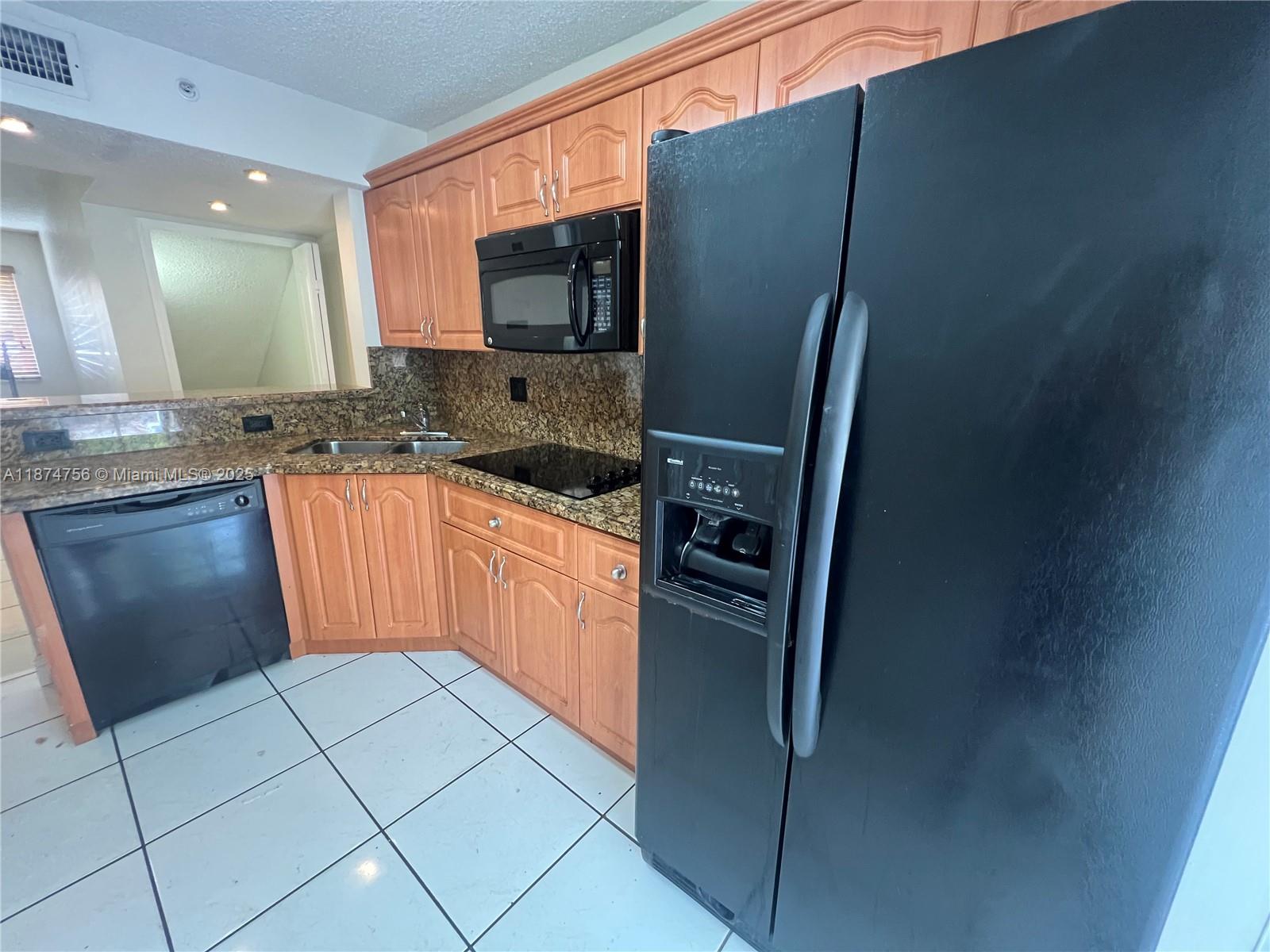 WEST PALM VILLAS V CONDO - Residential Lease