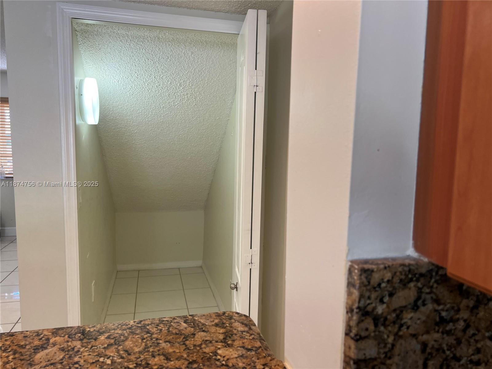 WEST PALM VILLAS V CONDO - Residential Lease
