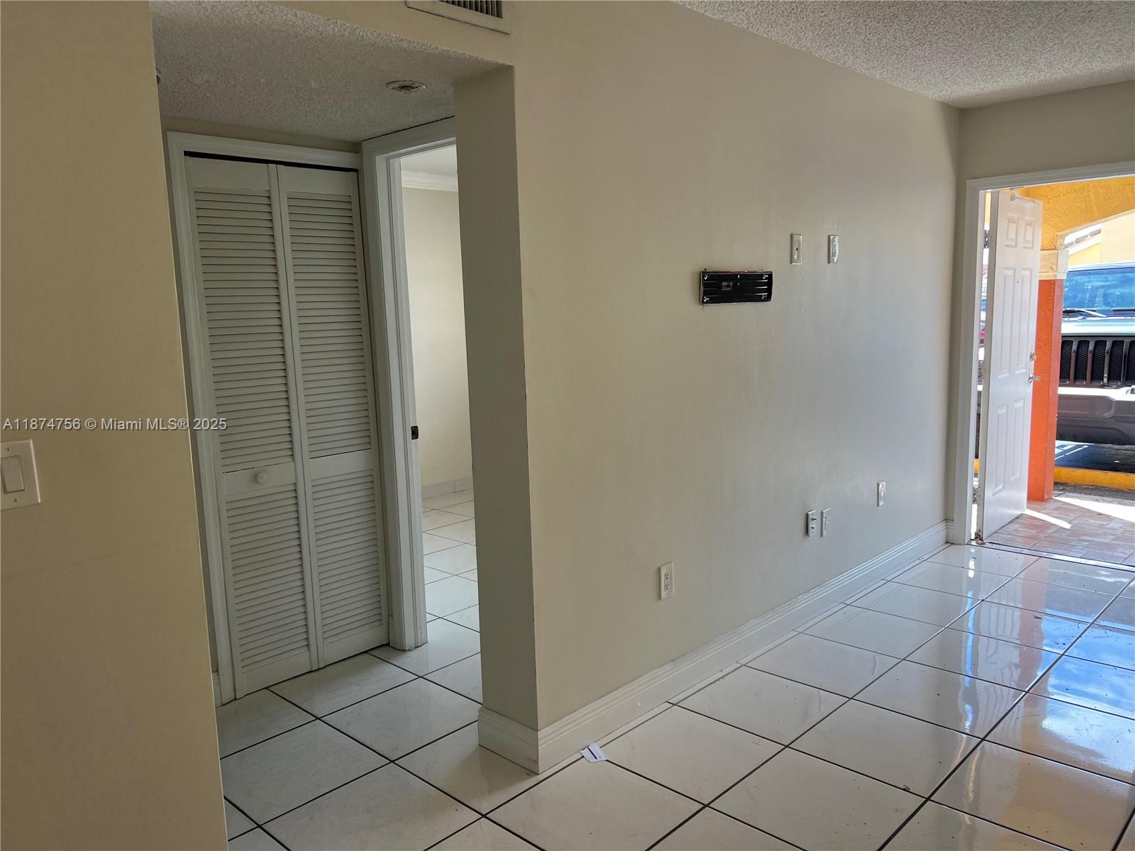 WEST PALM VILLAS V CONDO - Residential Lease
