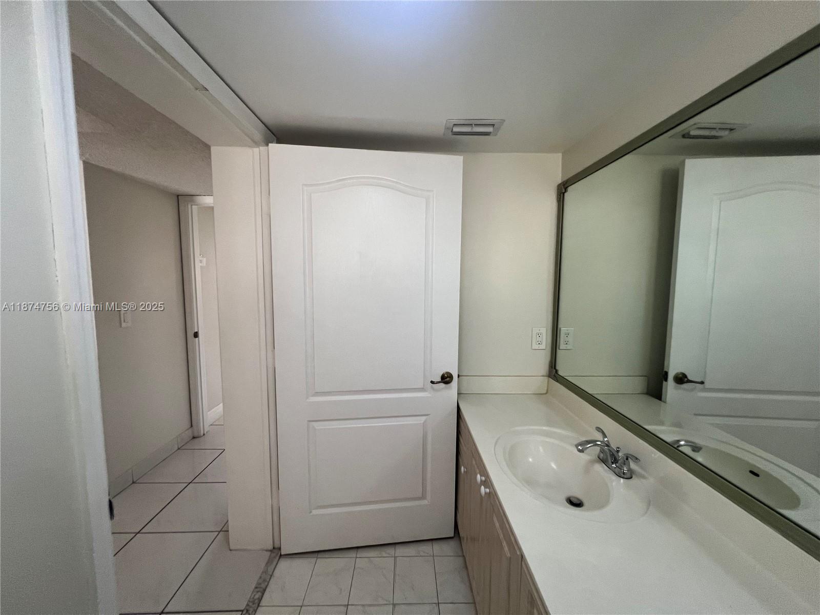 WEST PALM VILLAS V CONDO - Residential Lease
