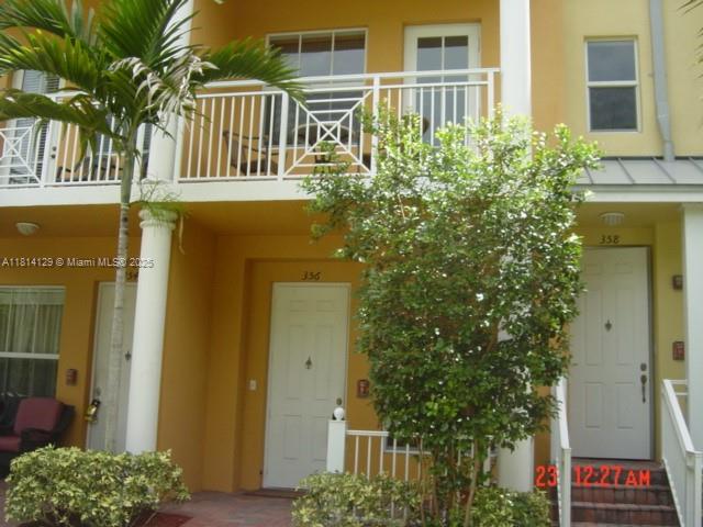 Rental Property at 358 Sw 14th Ave, Fort Lauderdale, Broward County, Florida - Bedrooms: 2 
Bathrooms: 3  - $3,200 MO.