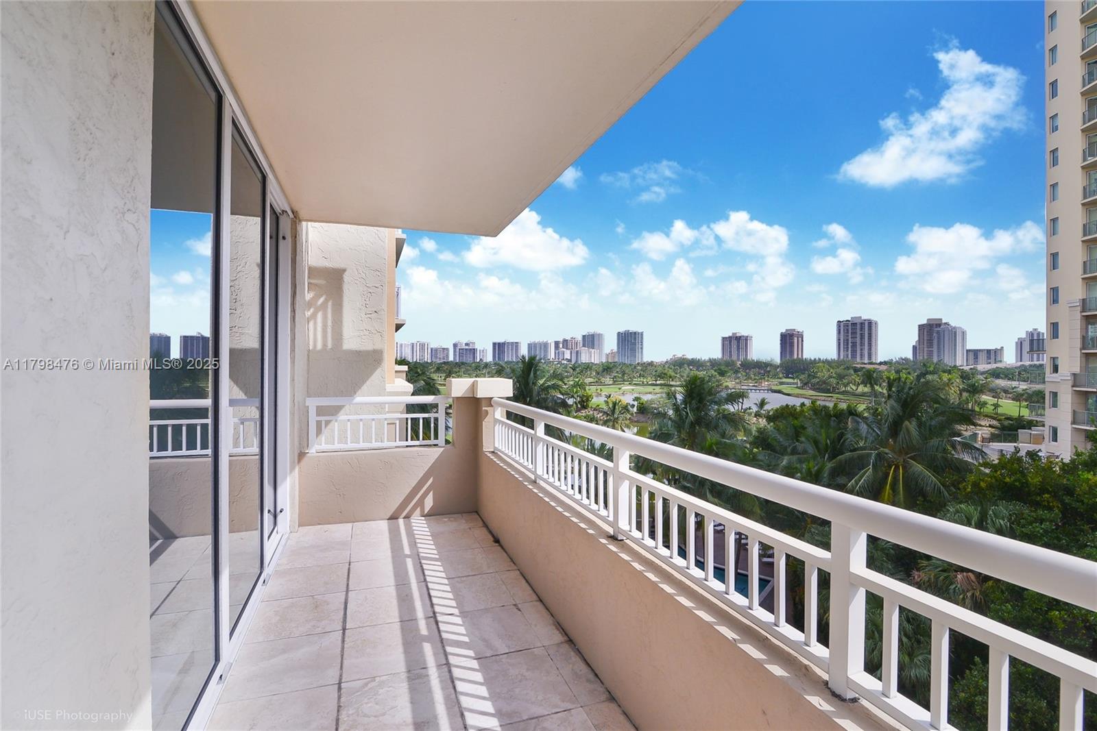 19501 W Country Club Dr 504