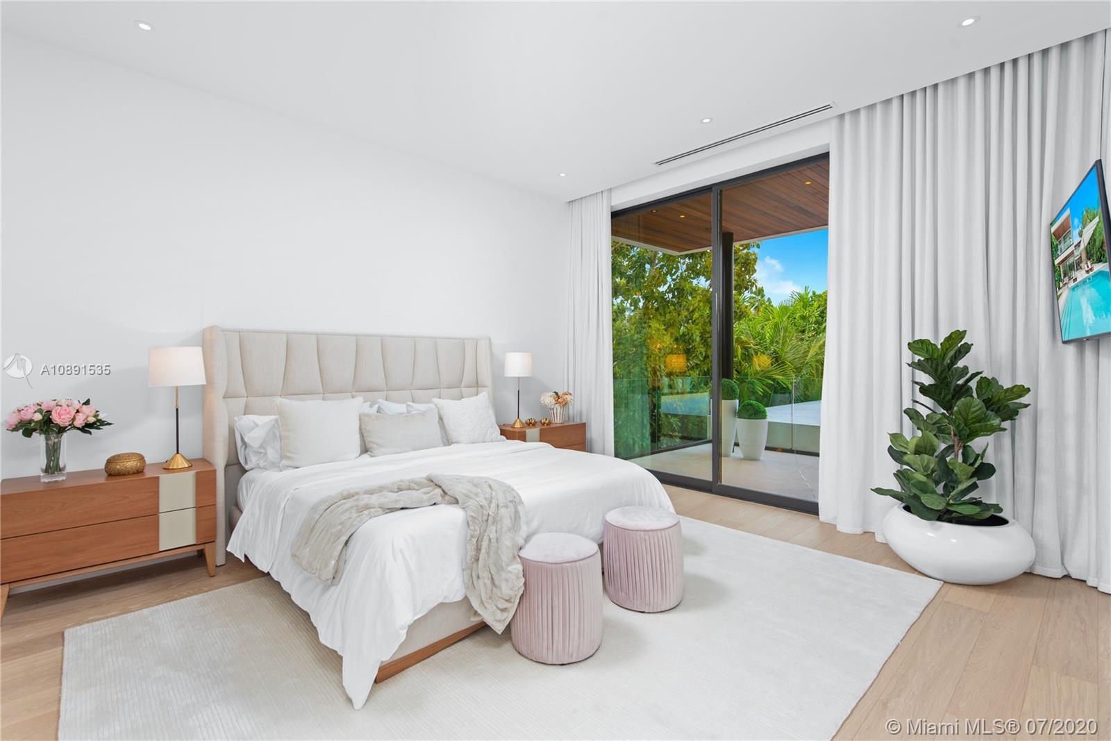 SUNSET ISLANDS-ISLAND NO - Residential