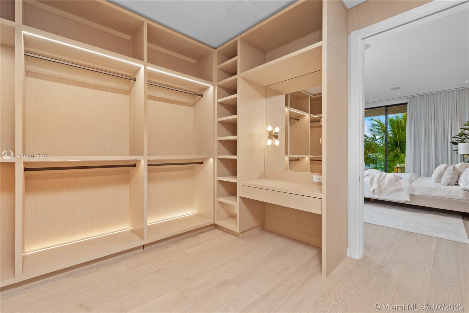 SUNSET ISLANDS-ISLAND NO - Residential