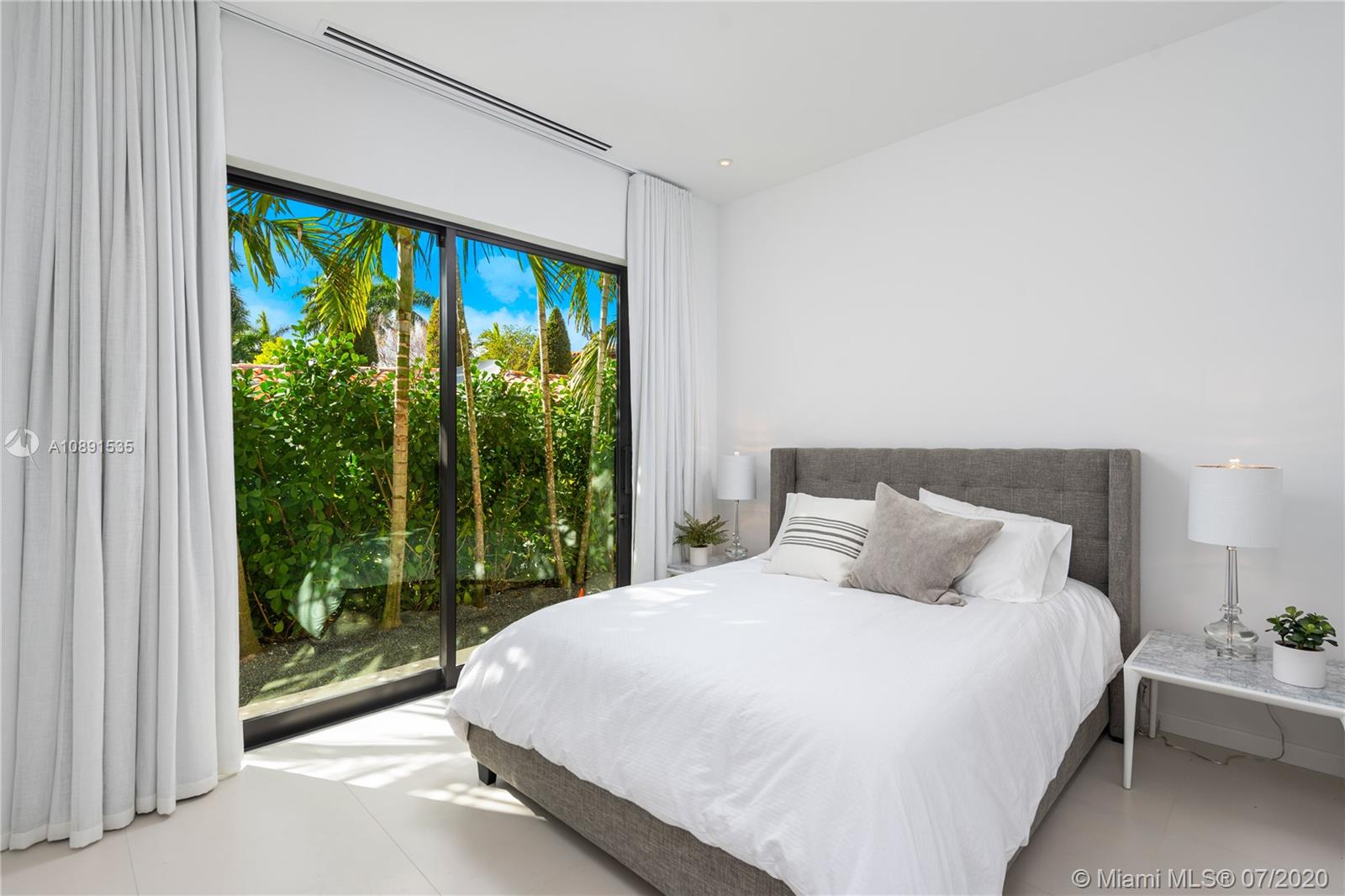 SUNSET ISLANDS-ISLAND NO - Residential