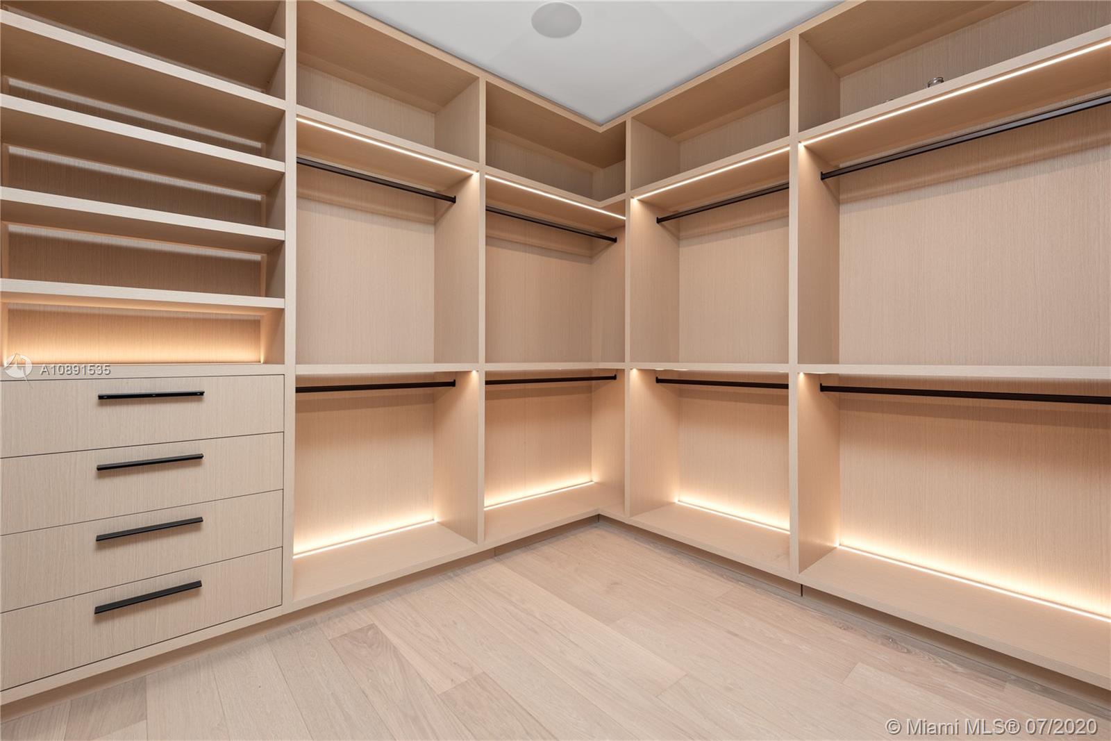 SUNSET ISLANDS-ISLAND NO - Residential