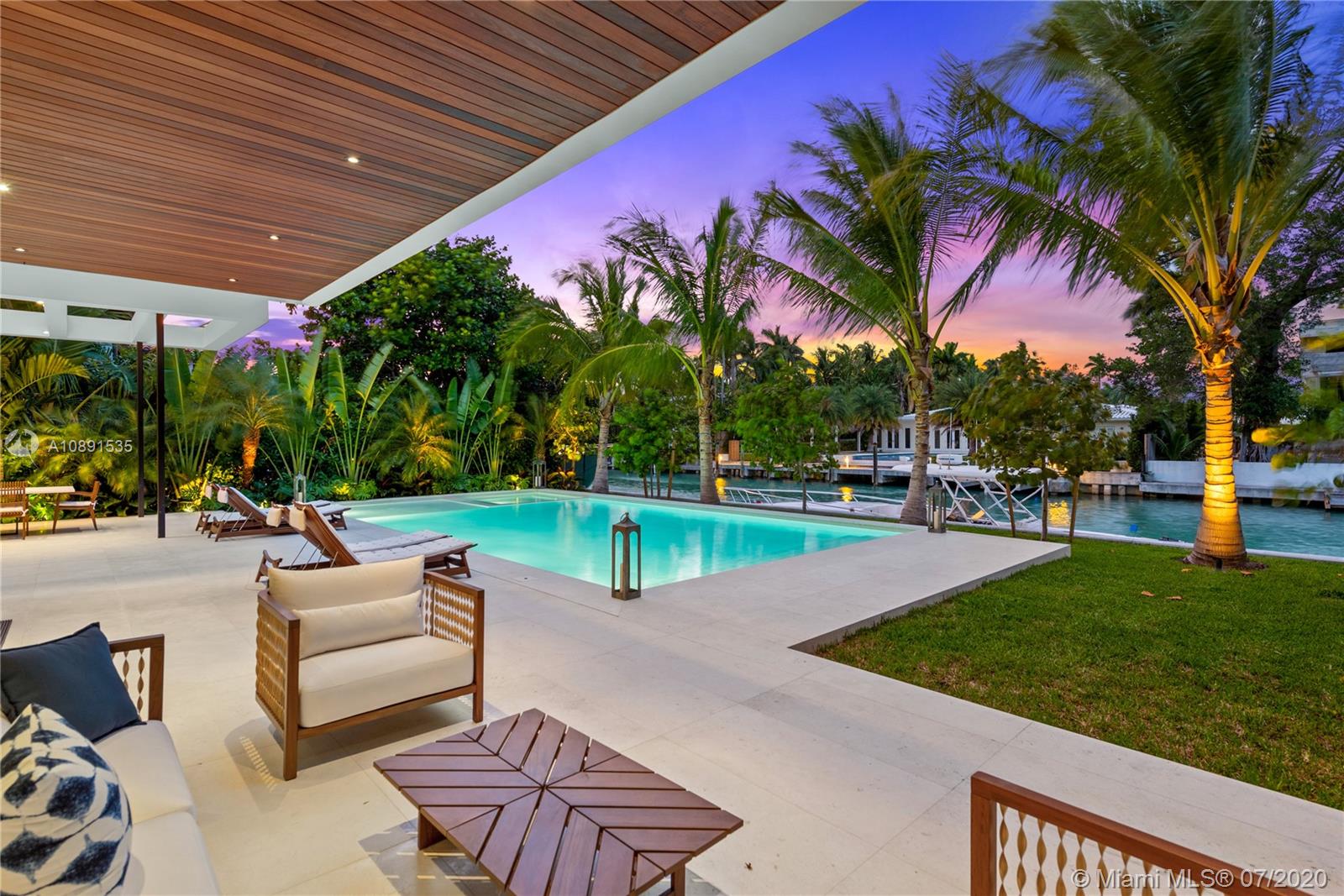 SUNSET ISLANDS-ISLAND NO - Residential