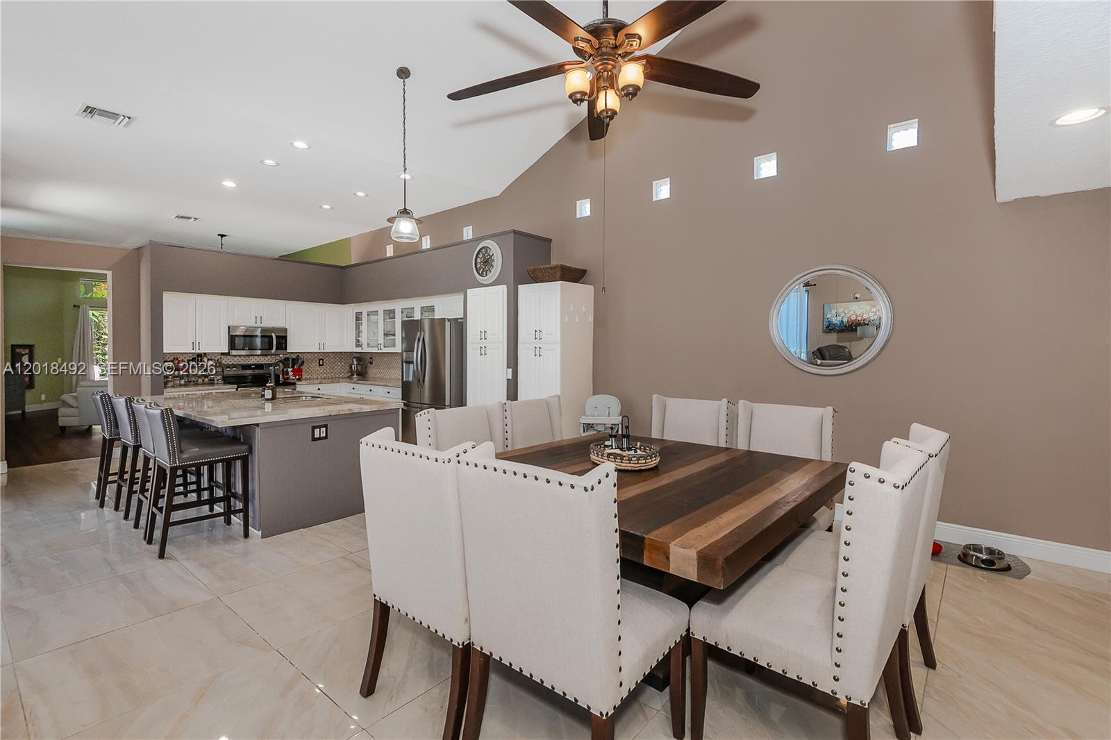 HOLLYWOOD LAKES COUNTRY C - Residential