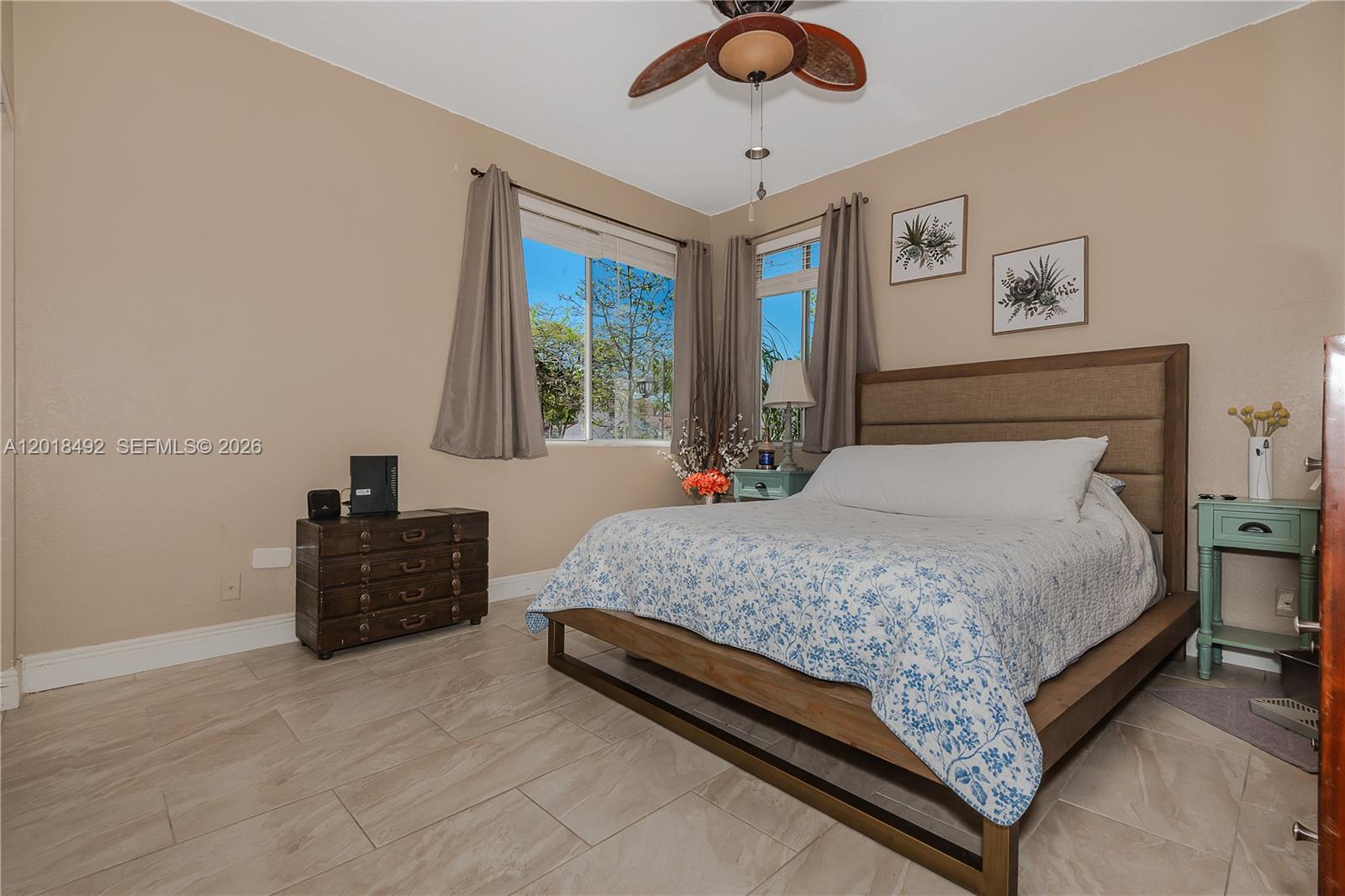 HOLLYWOOD LAKES COUNTRY C - Residential