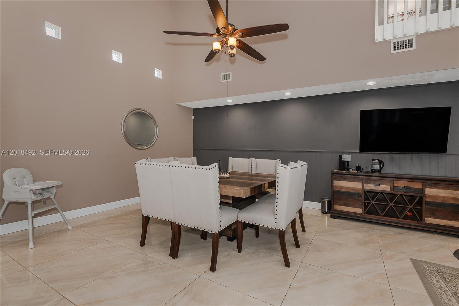 HOLLYWOOD LAKES COUNTRY C - Residential