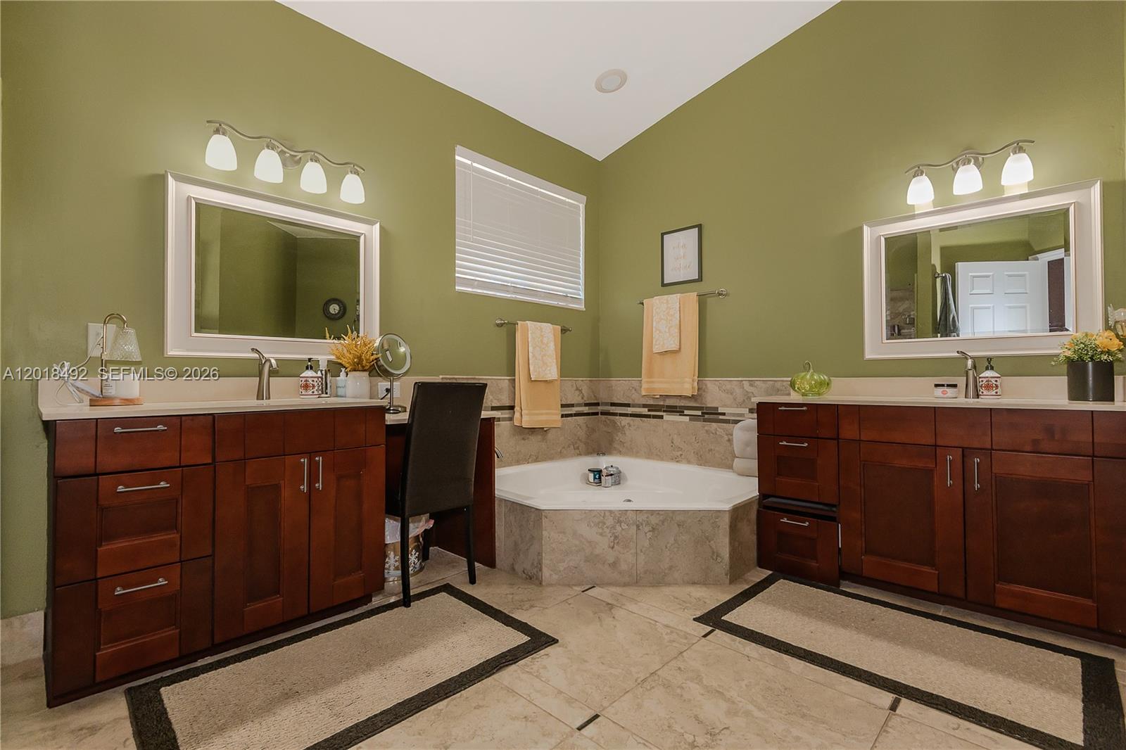HOLLYWOOD LAKES COUNTRY C - Residential