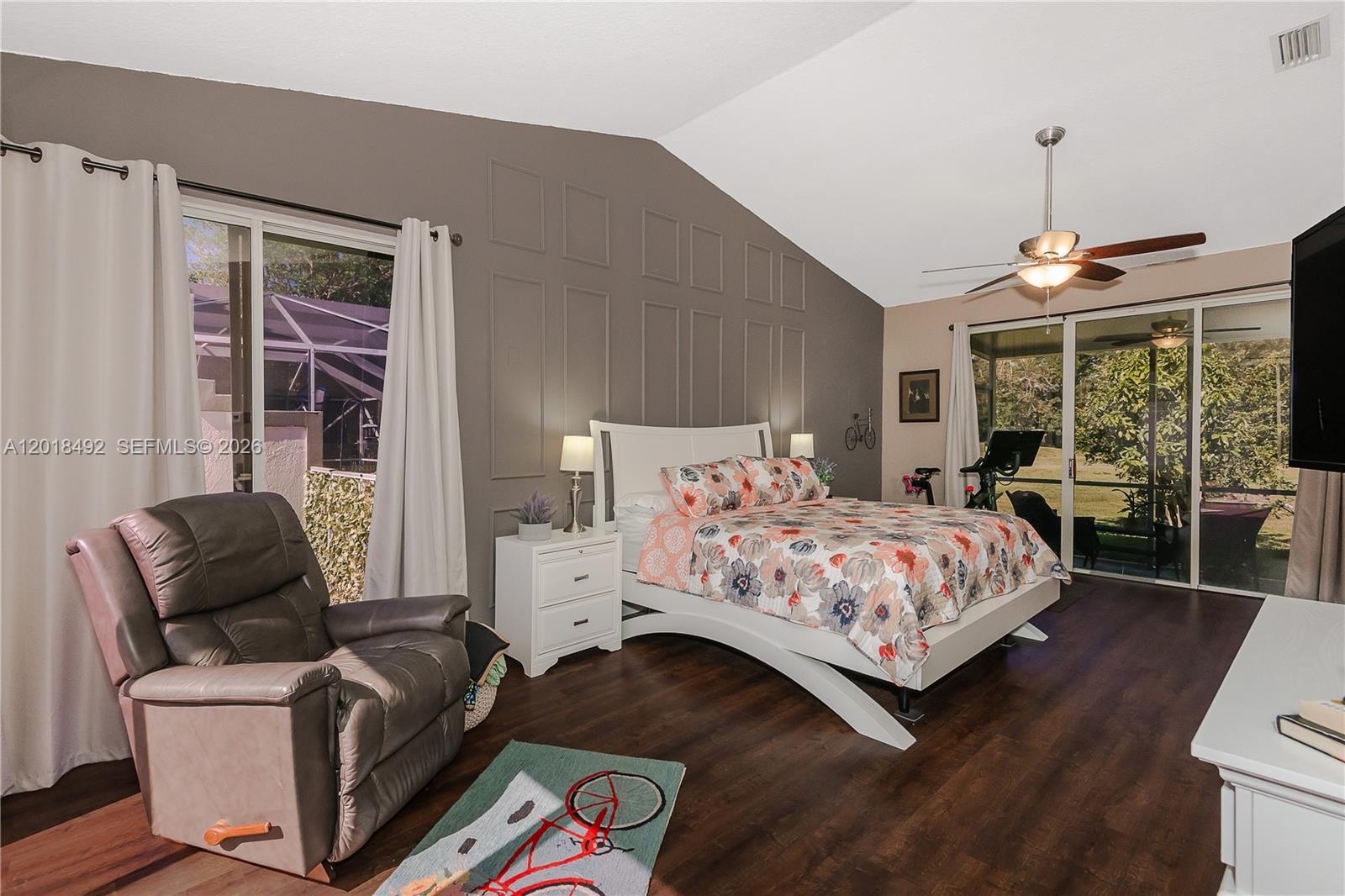HOLLYWOOD LAKES COUNTRY C - Residential