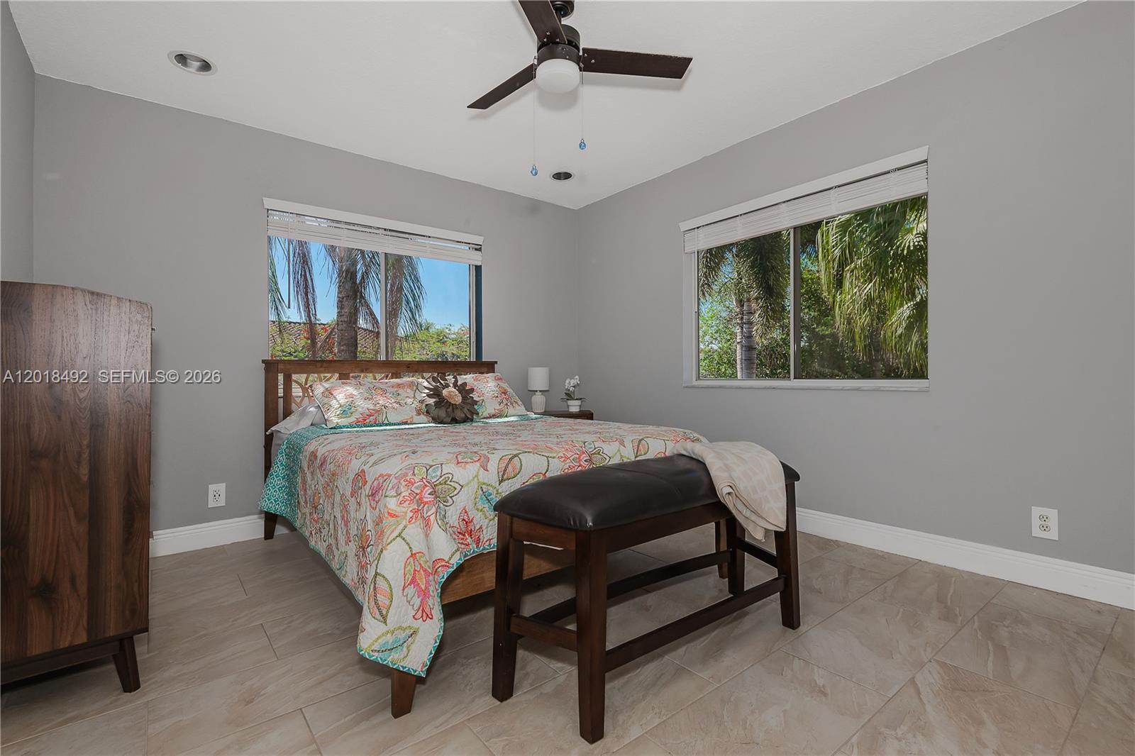 HOLLYWOOD LAKES COUNTRY C - Residential