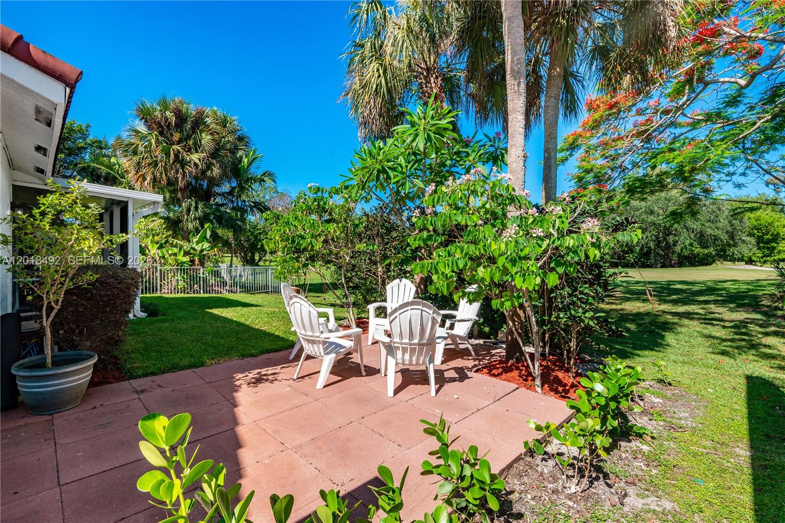 HOLLYWOOD LAKES COUNTRY C - Residential
