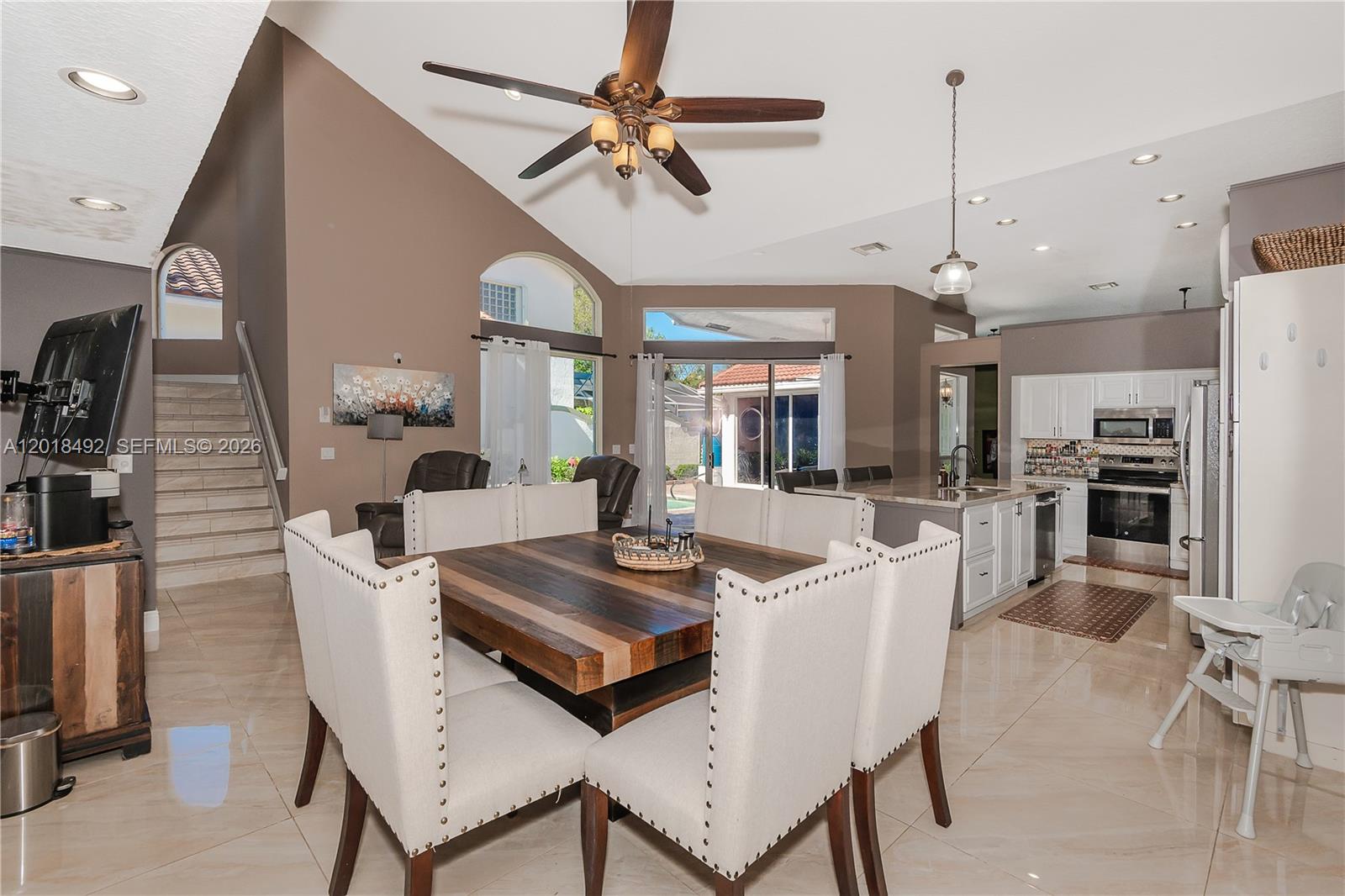 HOLLYWOOD LAKES COUNTRY C - Residential