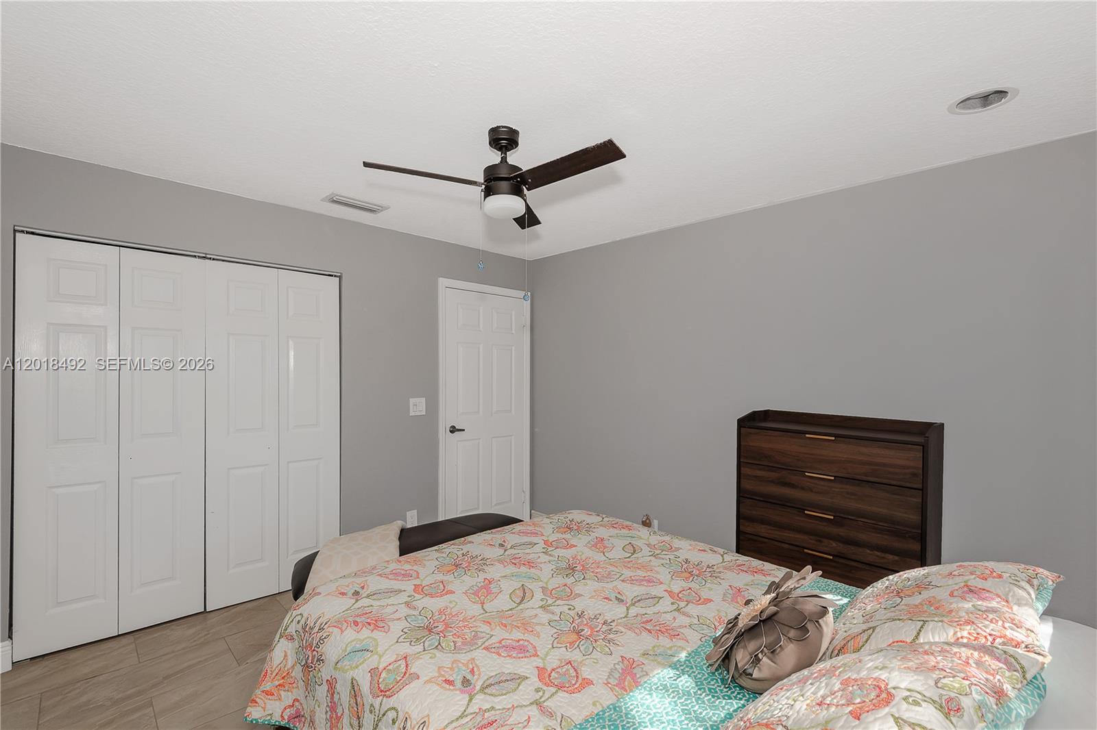 HOLLYWOOD LAKES COUNTRY C - Residential