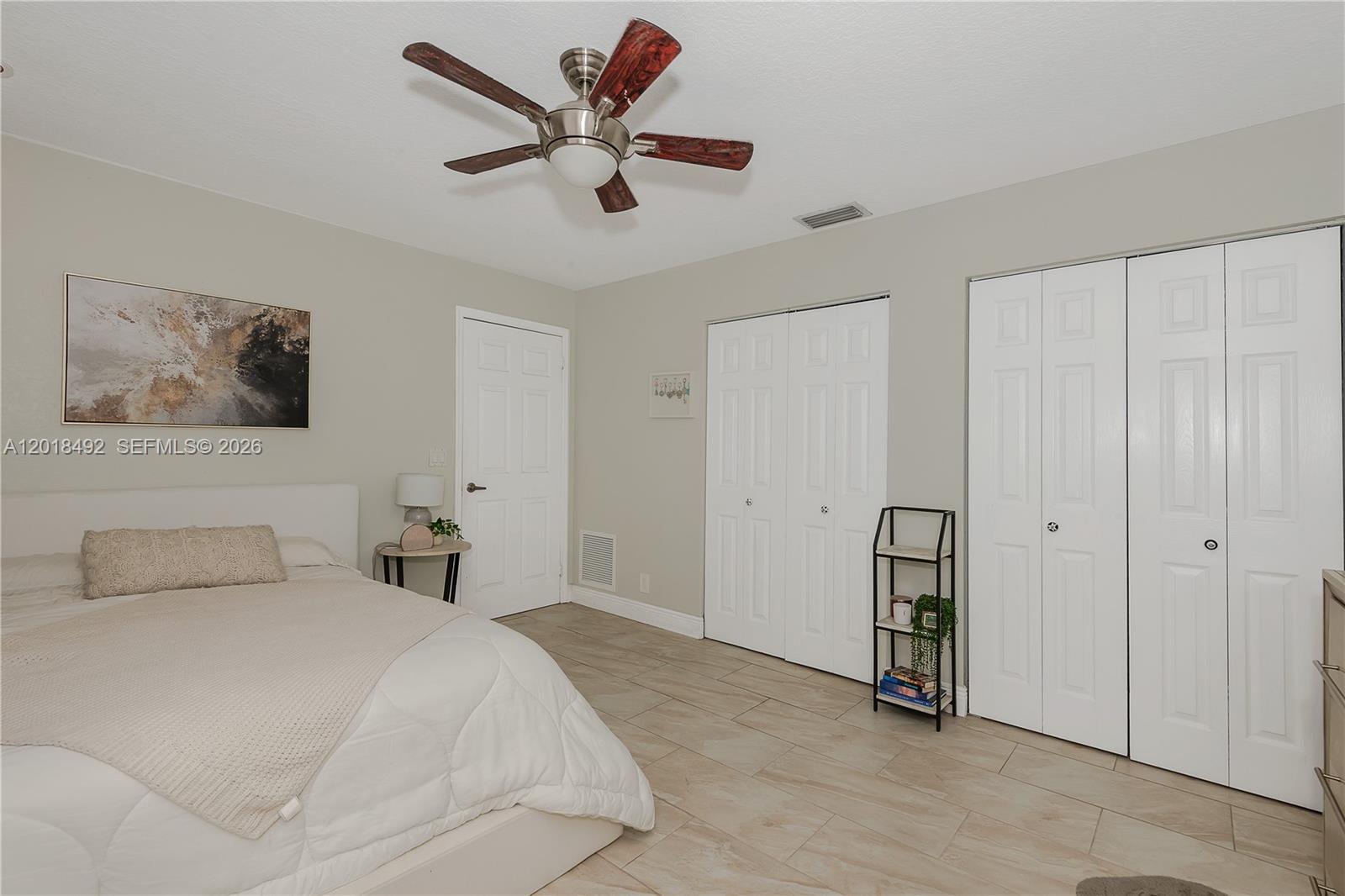HOLLYWOOD LAKES COUNTRY C - Residential