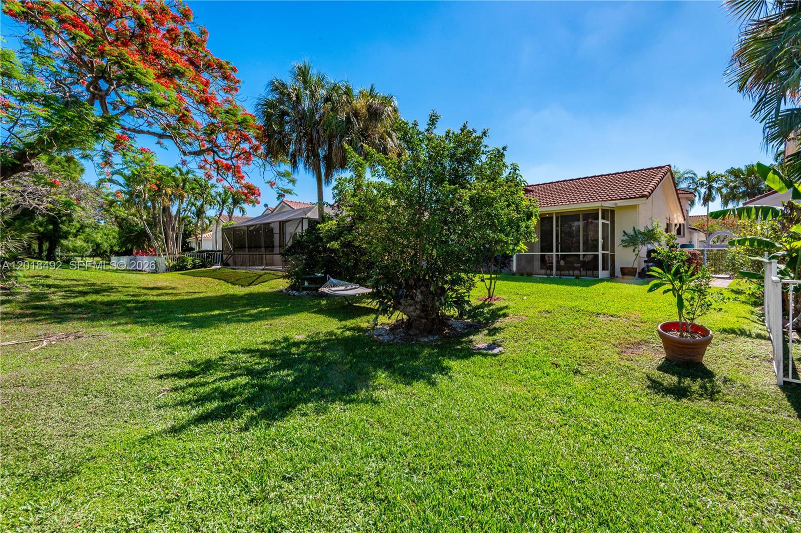 HOLLYWOOD LAKES COUNTRY C - Residential