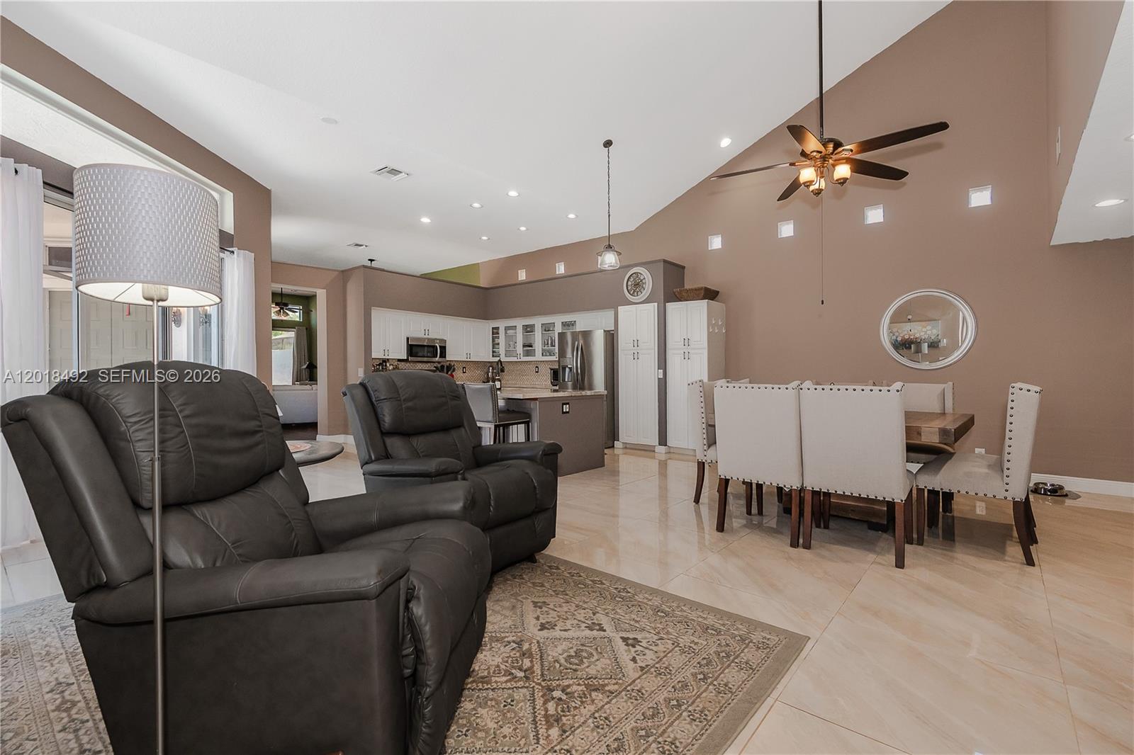 HOLLYWOOD LAKES COUNTRY C - Residential
