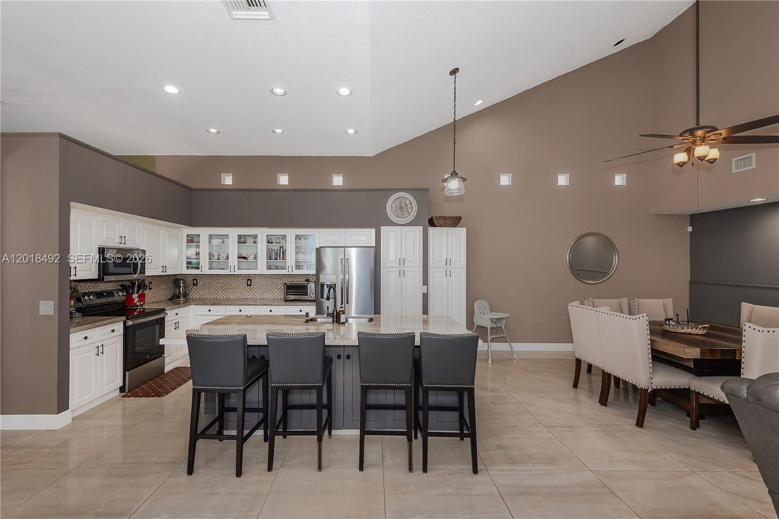 HOLLYWOOD LAKES COUNTRY C - Residential
