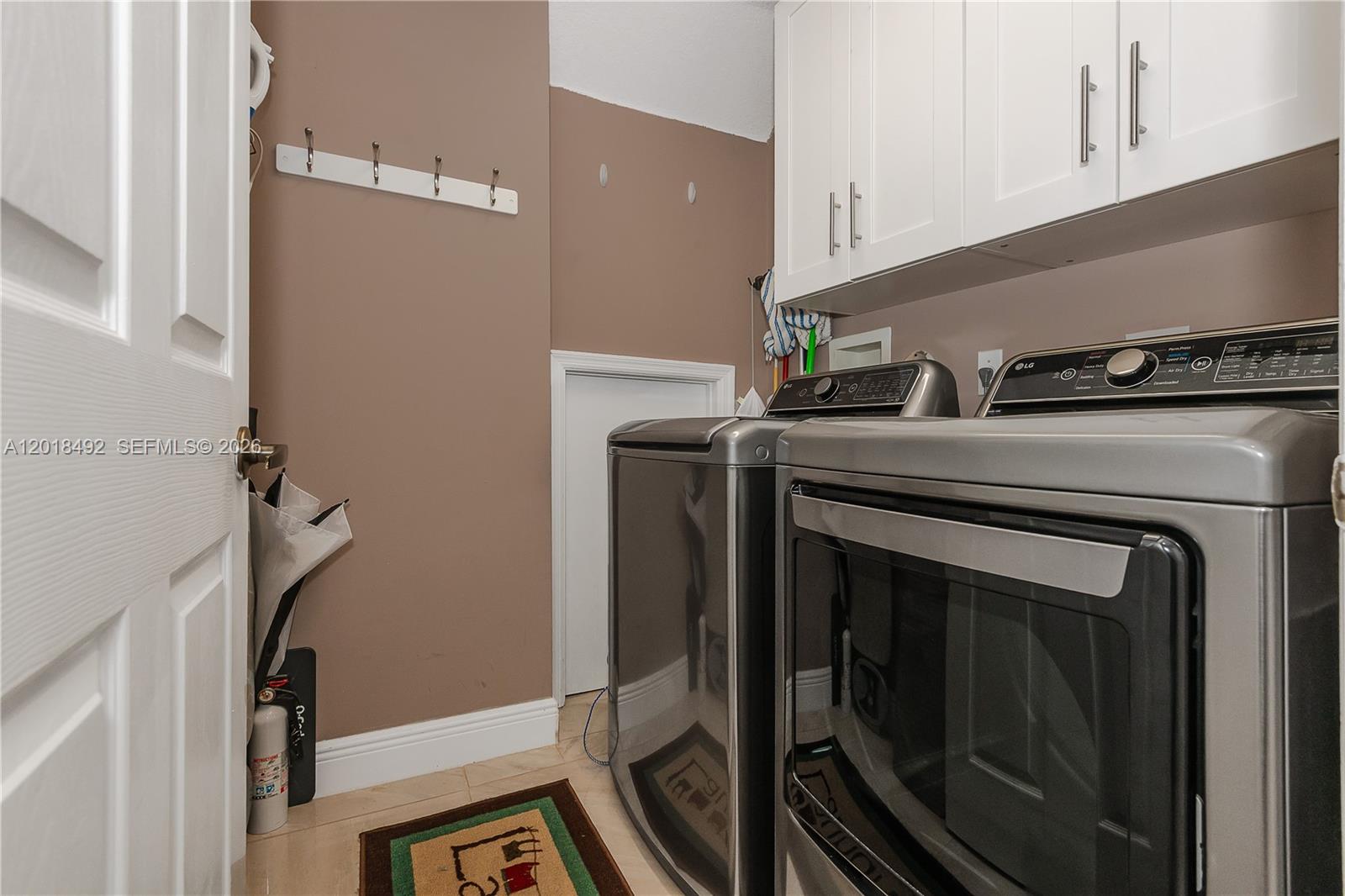 HOLLYWOOD LAKES COUNTRY C - Residential