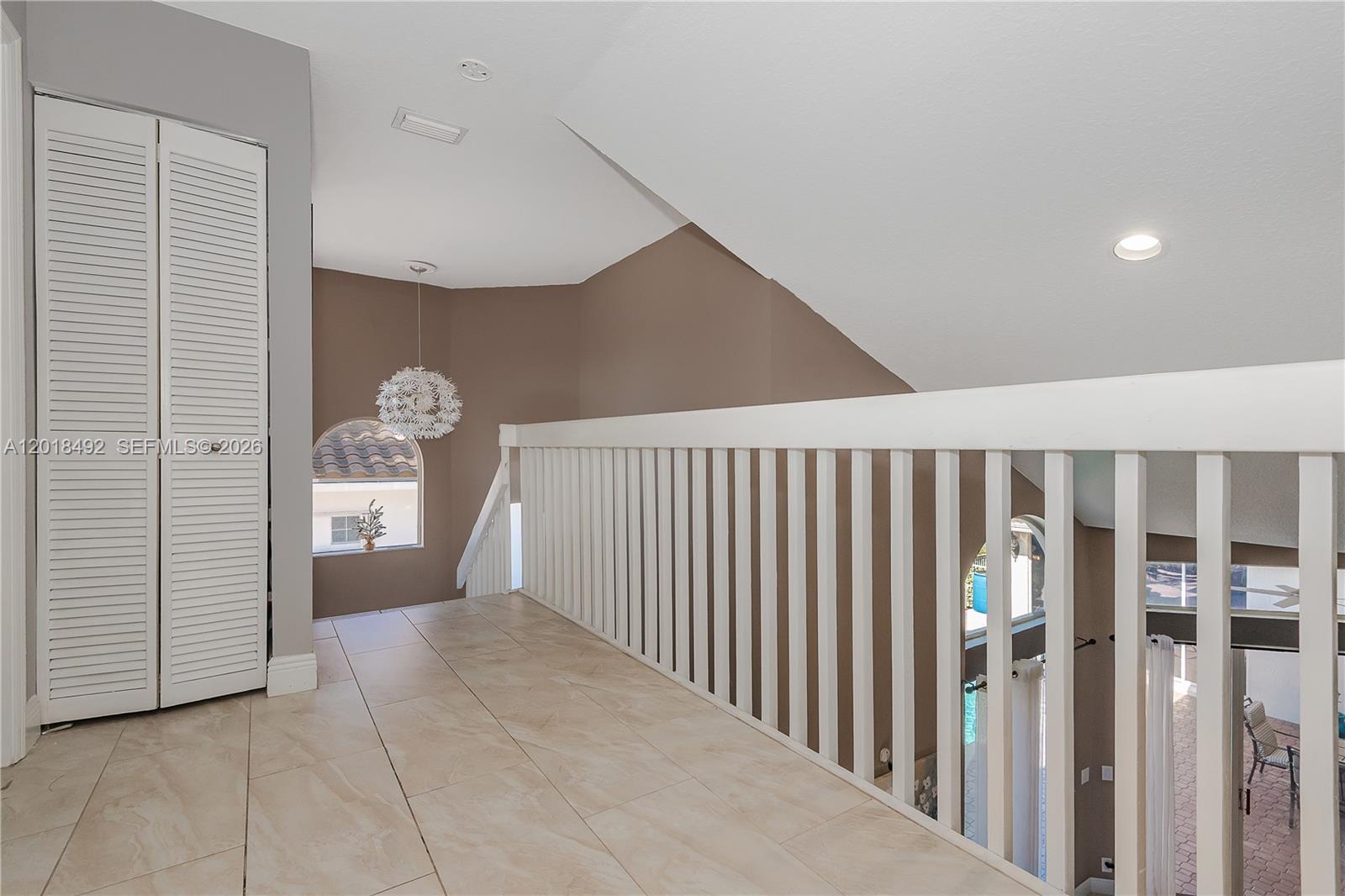 HOLLYWOOD LAKES COUNTRY C - Residential