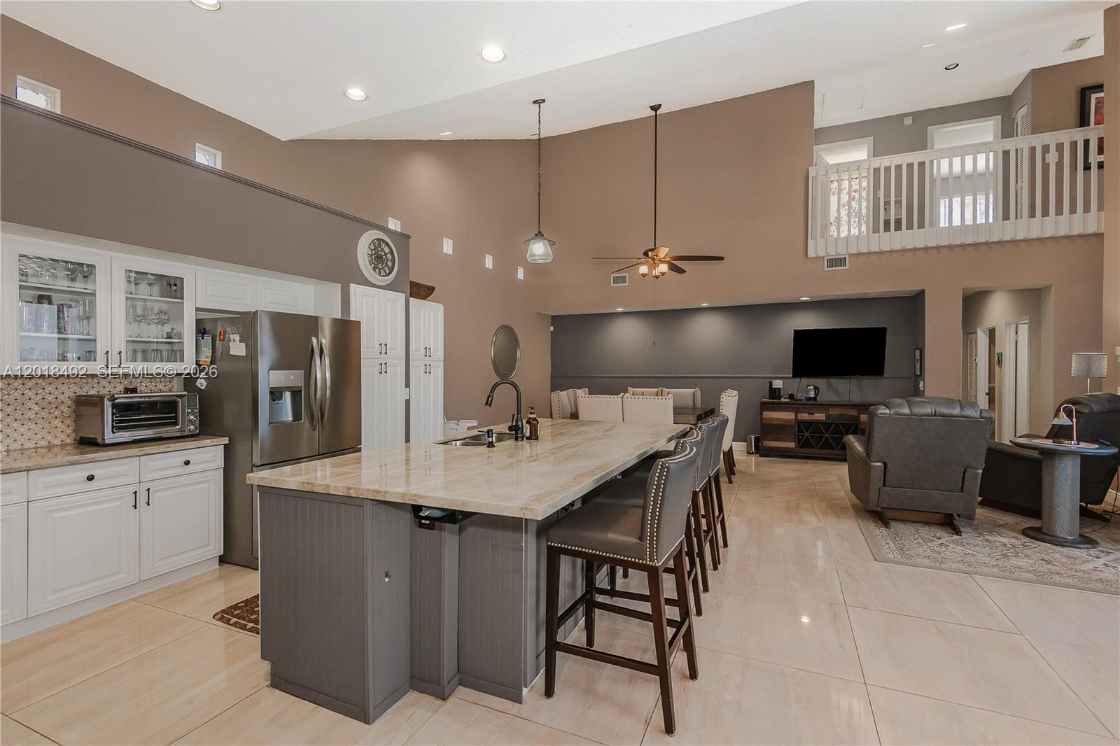 HOLLYWOOD LAKES COUNTRY C - Residential