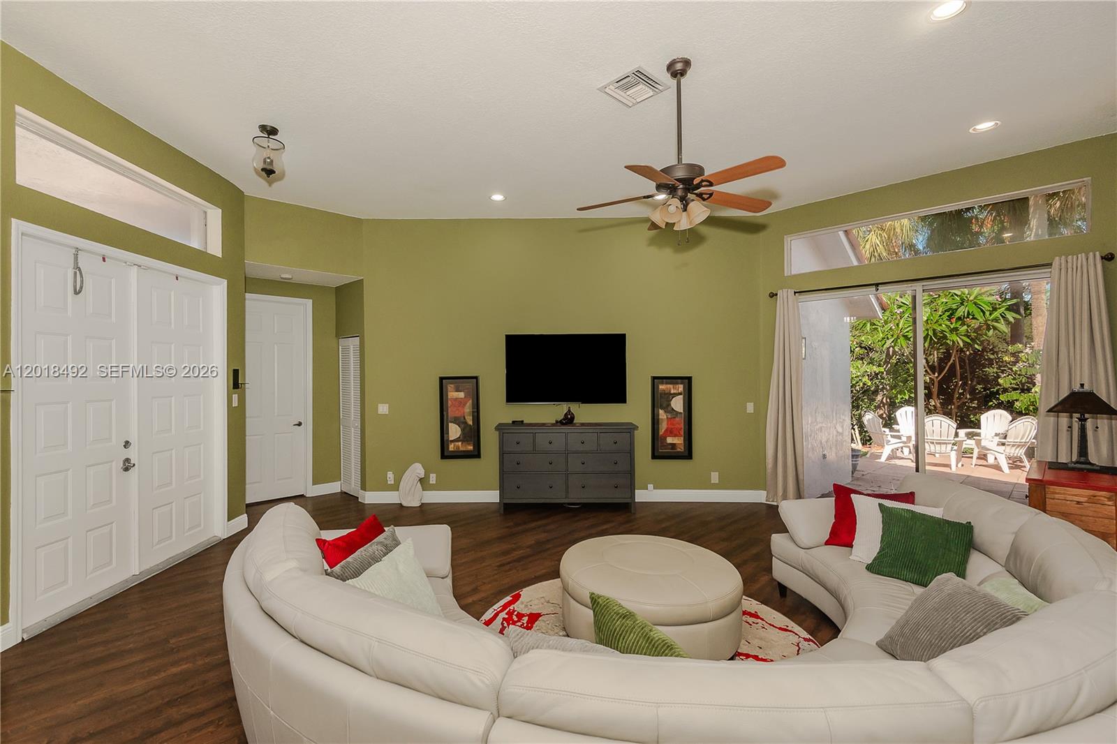 HOLLYWOOD LAKES COUNTRY C - Residential