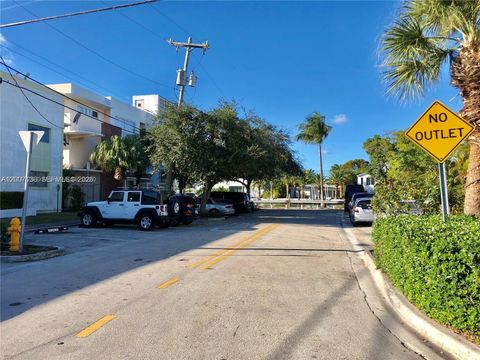 Tiny photo for 2250 Bay Dr #8, Miami Beach, FL 33141 (MLS # A12007136)