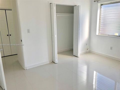 Tiny photo for 2250 Bay Dr #8, Miami Beach, FL 33141 (MLS # A12007136)
