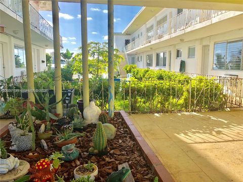 Tiny photo for 2250 Bay Dr #8, Miami Beach, FL 33141 (MLS # A12007136)