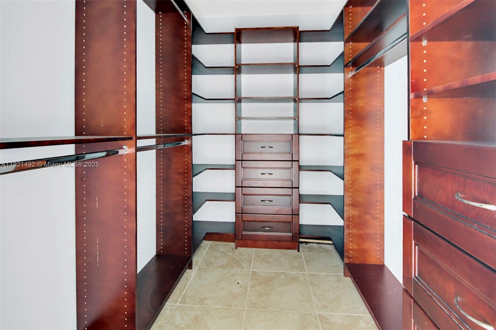 COUNTRY CLUB OF MIAMI FAI - Residential