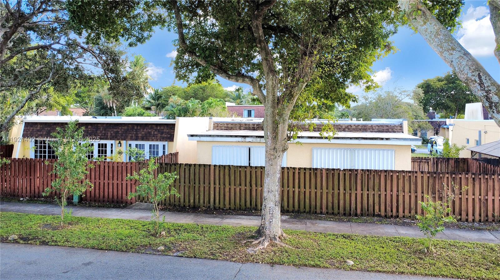 COUNTRY CLUB OF MIAMI FAI - Residential