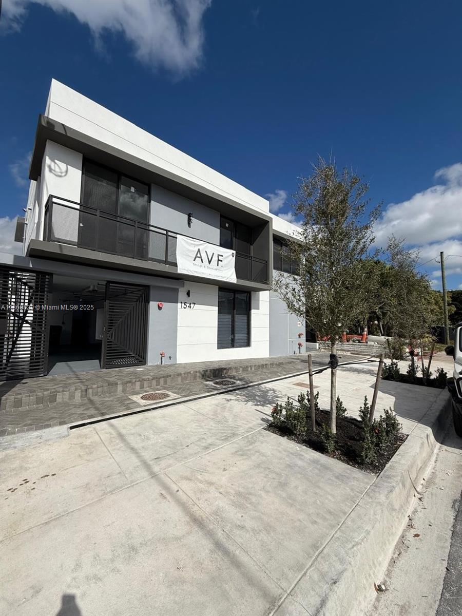 1547 Nw 2nd St 201, Miami, Broward County, Florida - 2 Bedrooms  
1 Bathrooms - 