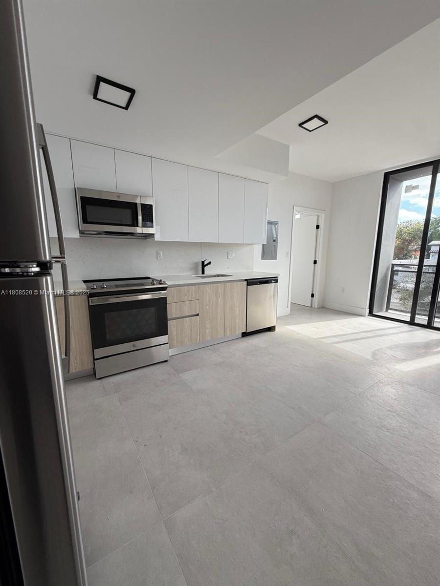 1547 NW 2nd St 202