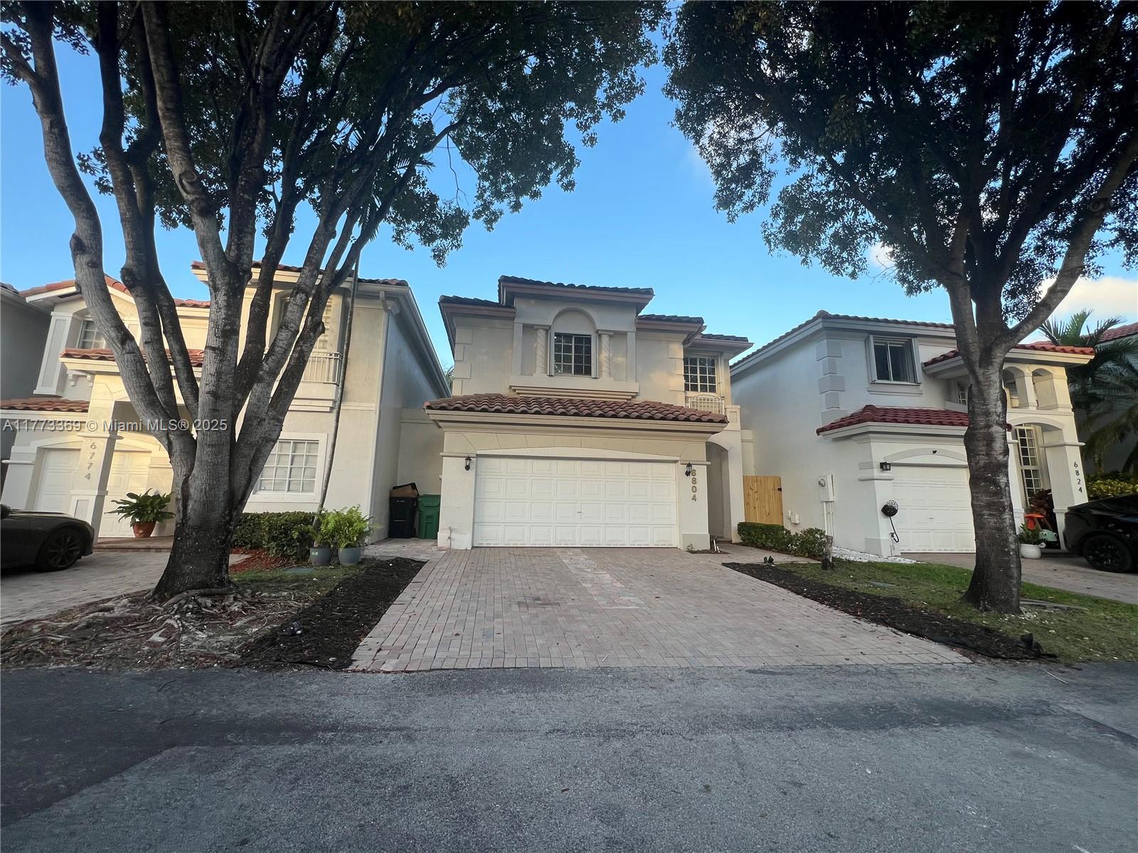 Rental Property at 6804 Nw 109th Ave, Doral, Miami-Dade County, Florida - Bedrooms: 4 
Bathrooms: 3  - $5,000 MO.