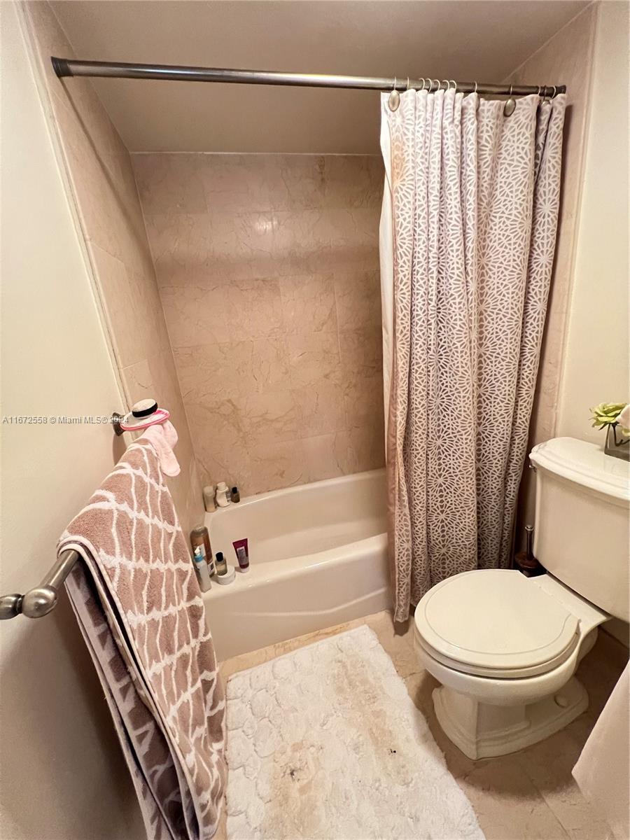 BRICKELL PLACE CONDO - Residential Lease