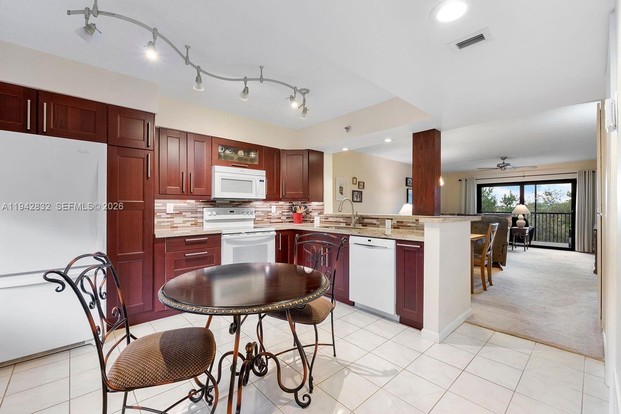 2200 S Cypress Bend Dr 406