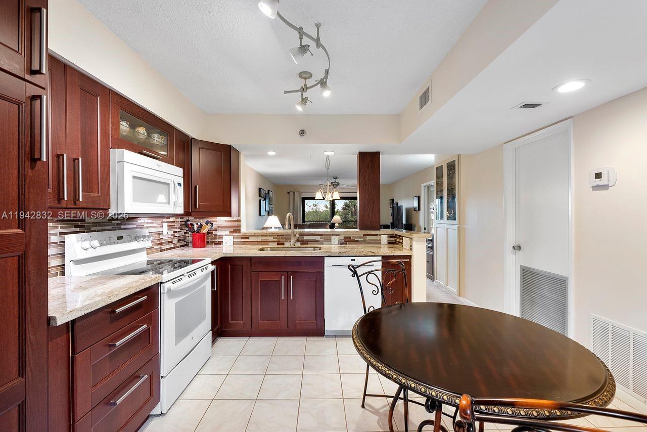 CYPRESS BEND CONDOMINIUM - Residential