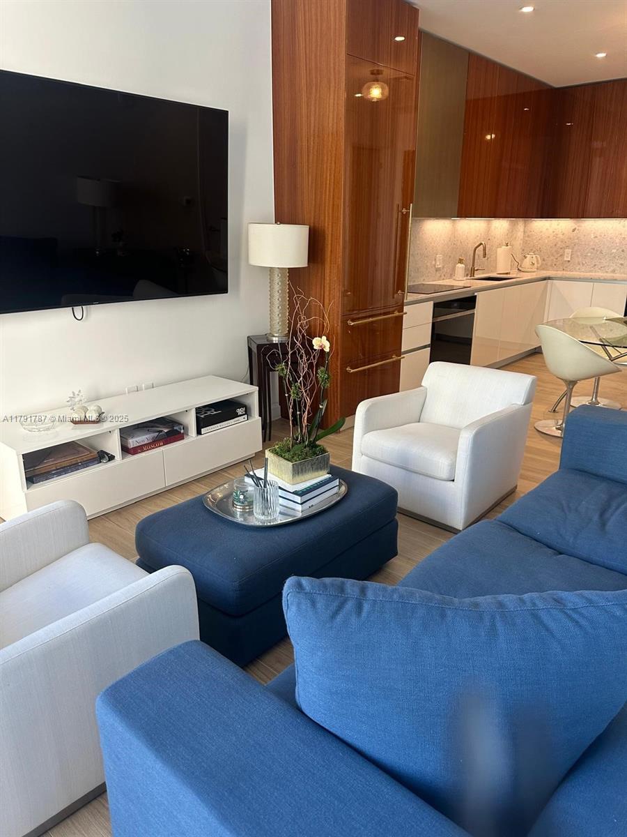2655 S Bayshore Dr 706